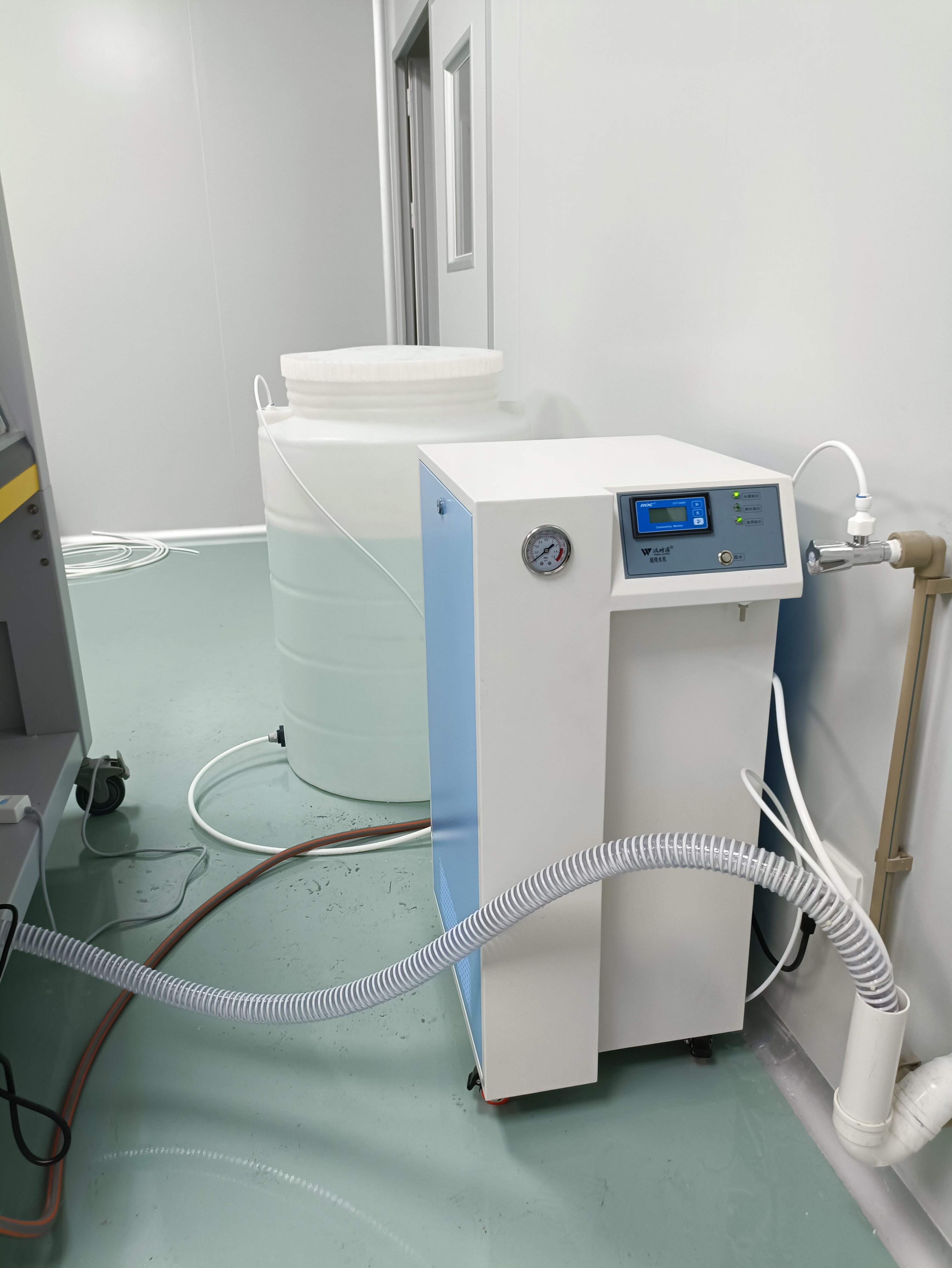 實驗室超純水機(jī)安裝圖片